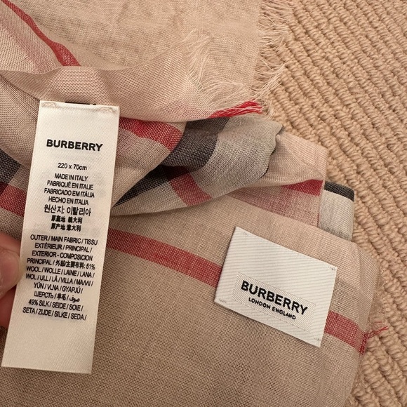 πBurberry Check wool silk check scarf - Picture 7 of 10